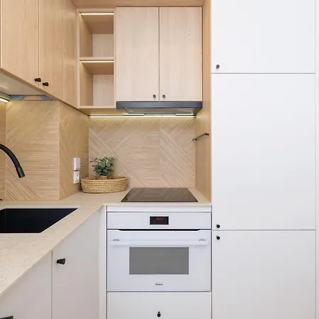 Warszauera Z Klimatyzacja Na Krakowskim Kazimierzu By Renters كراكوفيا