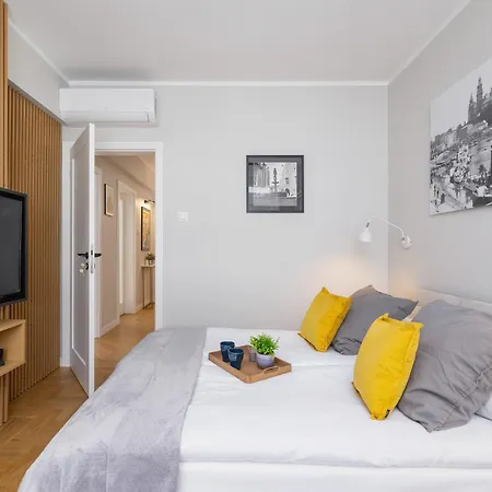 Warszauera Z Klimatyzacja Na Krakowskim Kazimierzu By Renters شقة