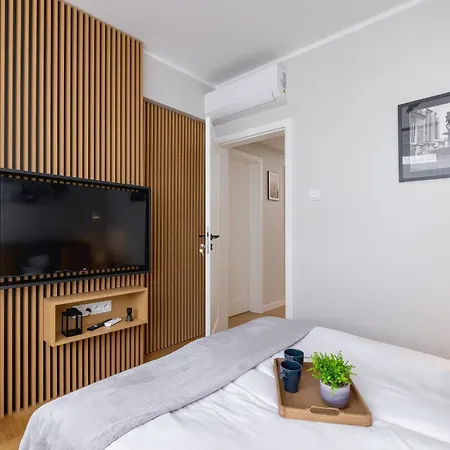 Warszauera Z Klimatyzacja Na Krakowskim Kazimierzu By Renters كراكوفيا