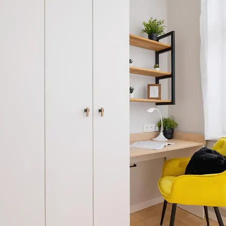 Warszauera Z Klimatyzacja Na Krakowskim Kazimierzu By Renters كراكوفيا