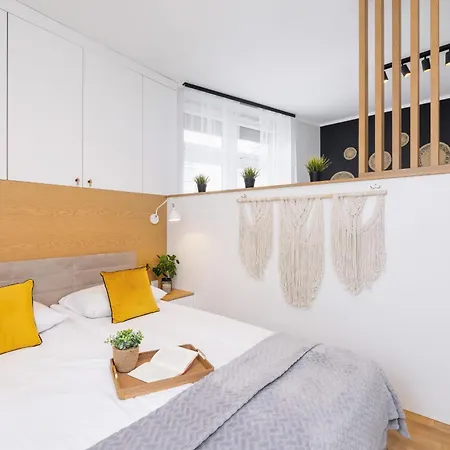 Warszauera Z Klimatyzacja Na Krakowskim Kazimierzu By Renters Apartamento
