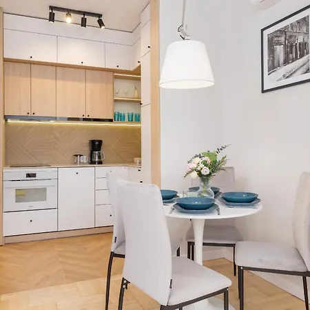 Warszauera Z Klimatyzacja Na Krakowskim Kazimierzu By Renters Apartamento